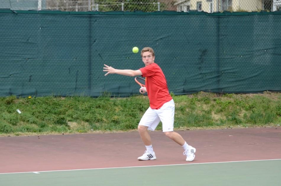 Boys Tennis struggles in doubles, shines in singles during first week of play