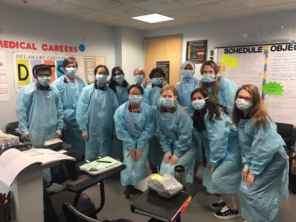 Students from Haverford and Radnor High Schools learn how to properly don PPE (personal protective equipment) in clinical units at Lankenau Medical Center.
Top Left to Right: Hersh Parikh, Connor Murray, Gina Ngo, Mehek Thapar, Nicole Shreiber, Marisa Torh, Rimsha Maryam, Emily Scott
Bottom Left to Right: Katie Nguyen, Kylie Slupe, Leighton O’Sullivan, Nicolle Lomazoff