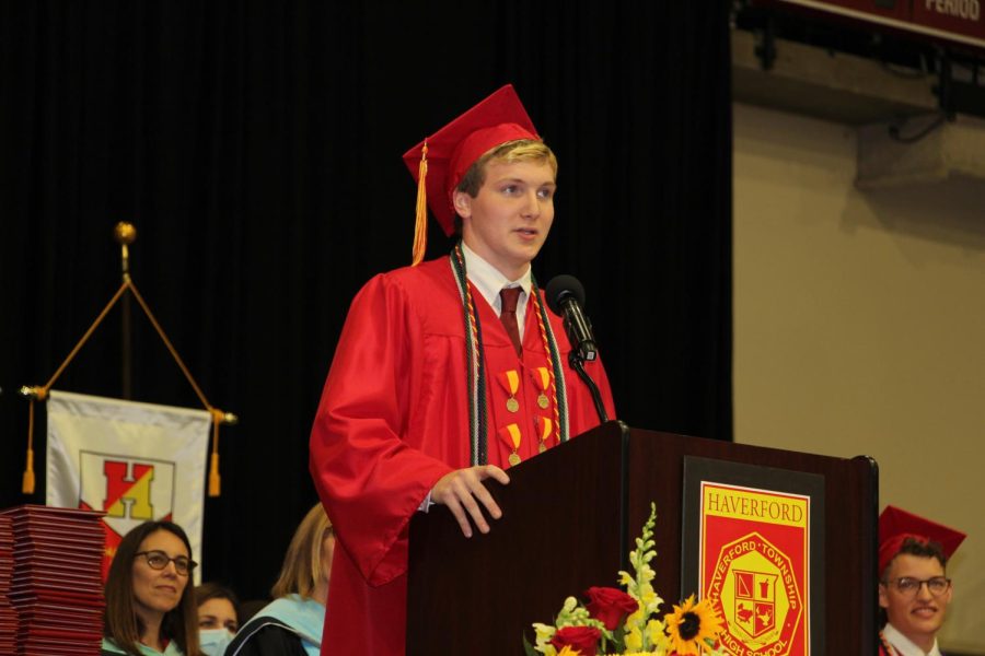 Zach Scullin addresses the Class of 2022 in his commencement speech. 