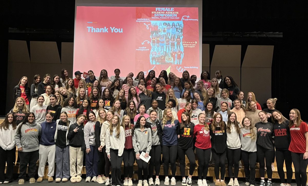 Haverford's female student-athletes conclude the event with a group photo! 